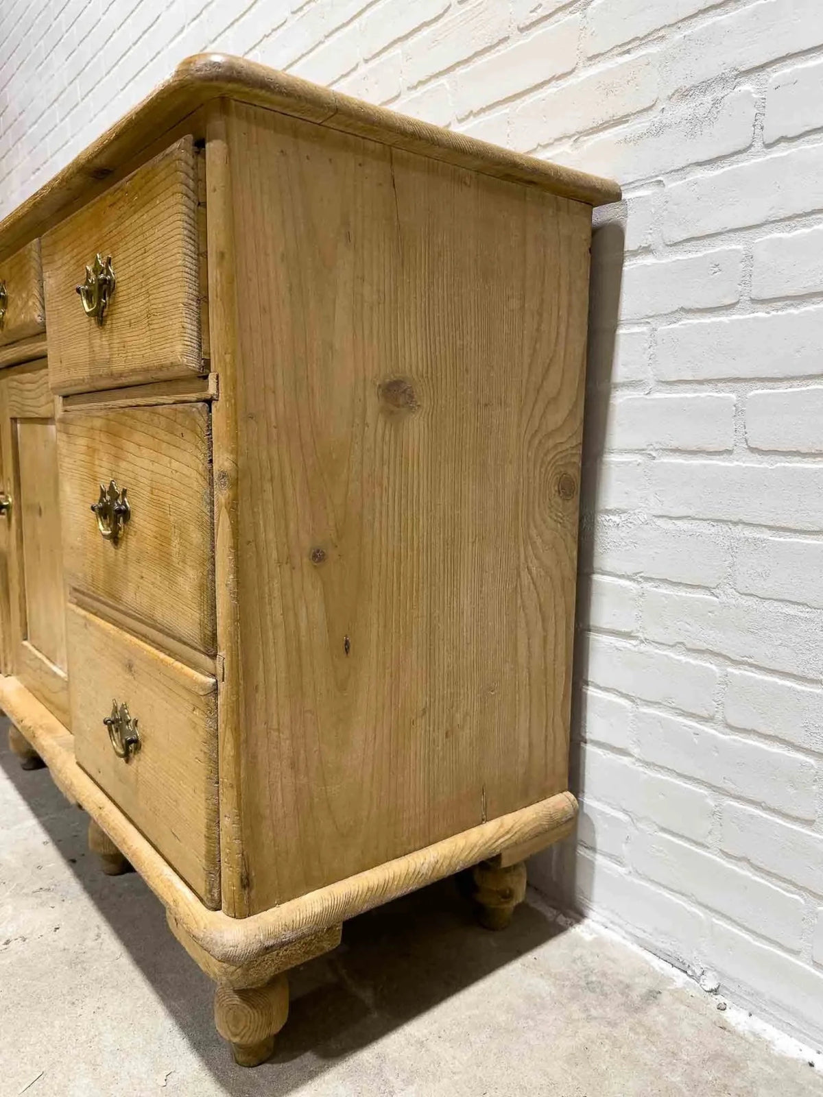 Classic English pine sideboard - House on Horizon