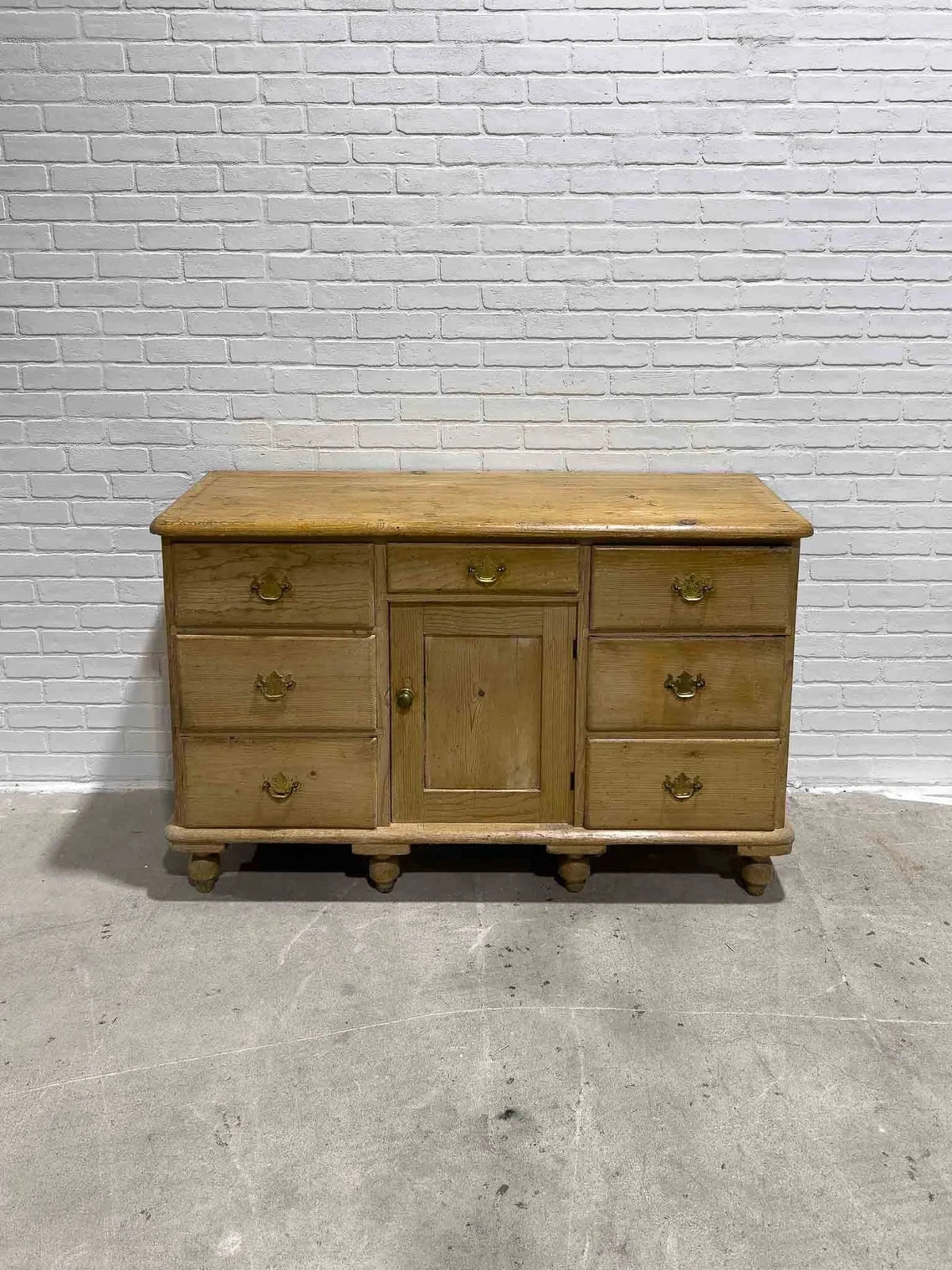 Classic English pine sideboard - House on Horizon