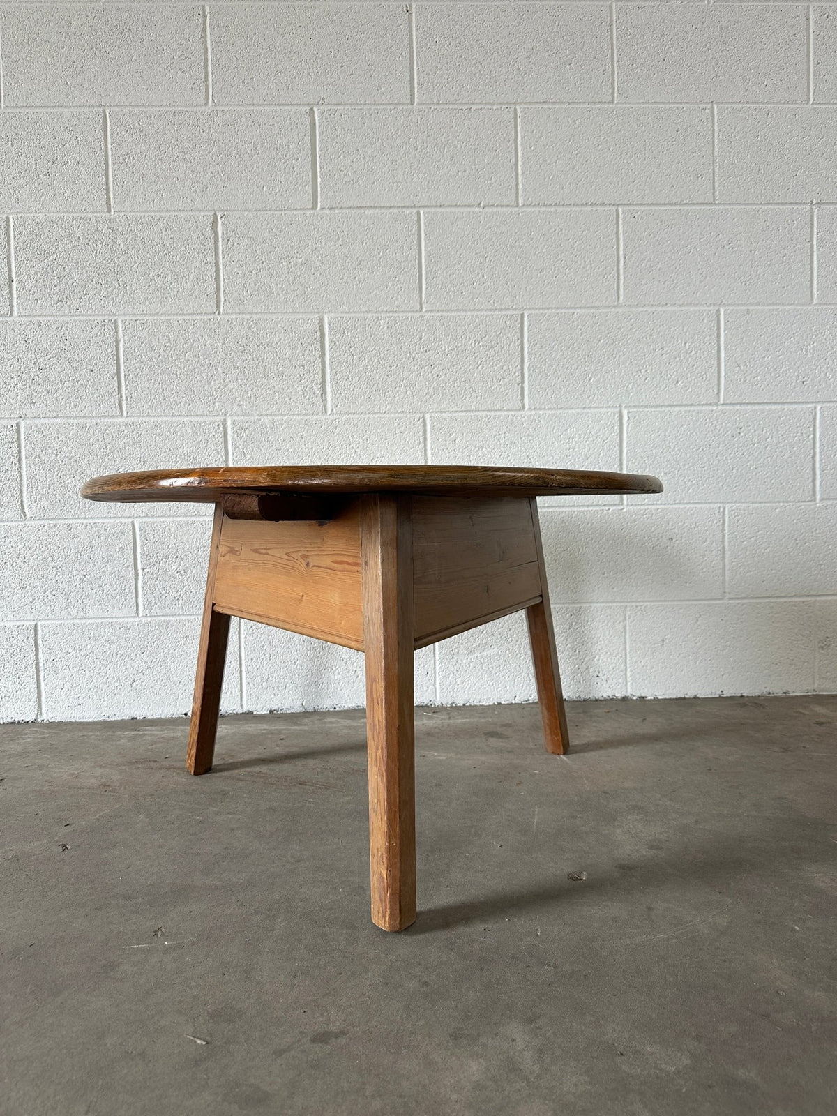 Coffee Cricket Table - House on Horizon
