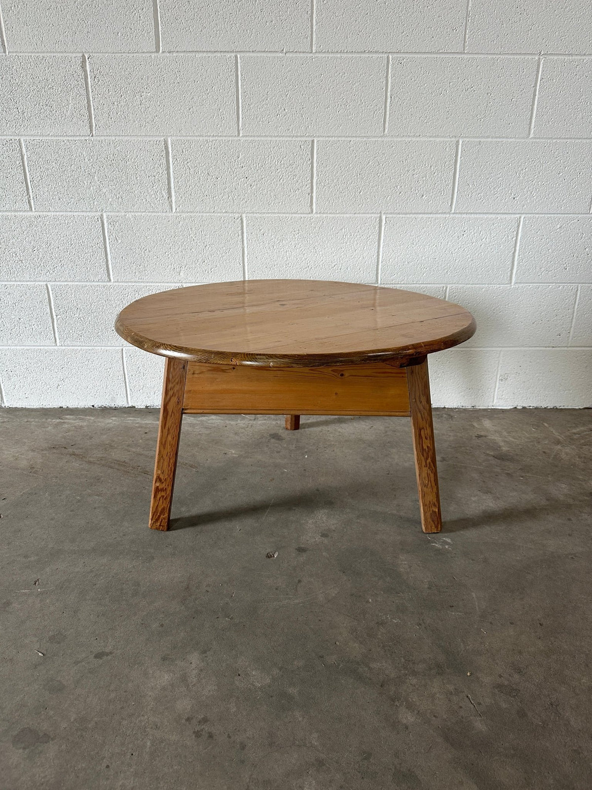 Coffee Cricket Table - House on Horizon