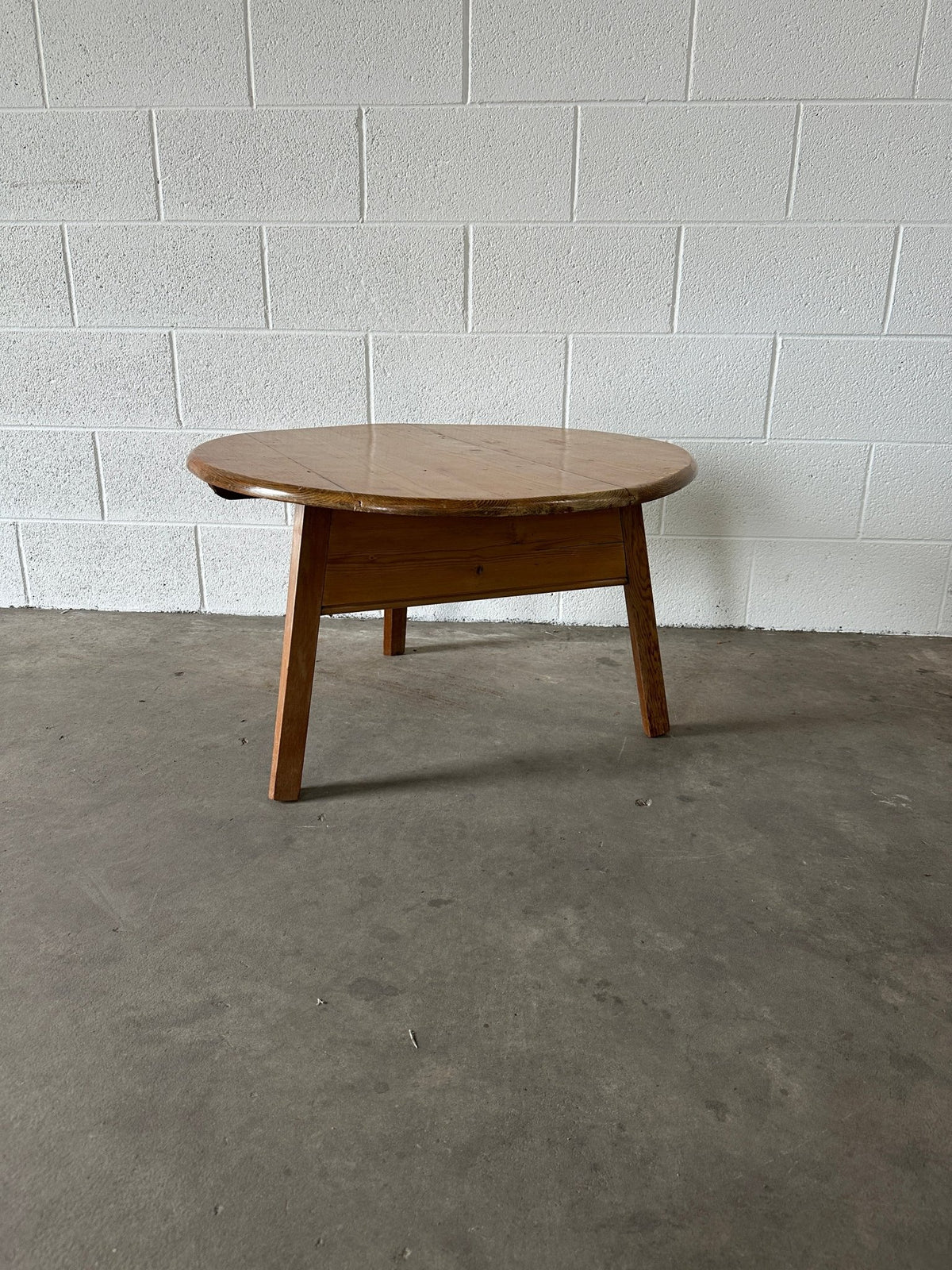 Coffee Cricket Table - House on Horizon