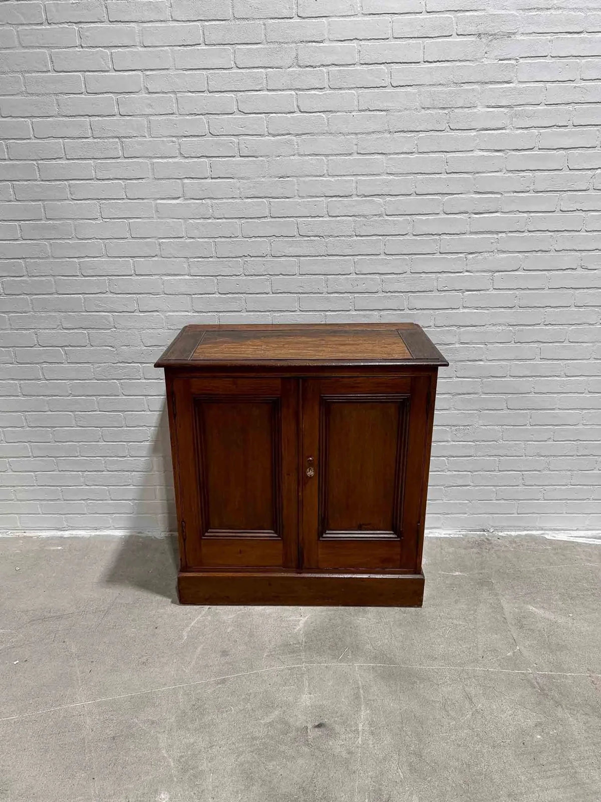 Dark English antique cupboard - House on Horizon