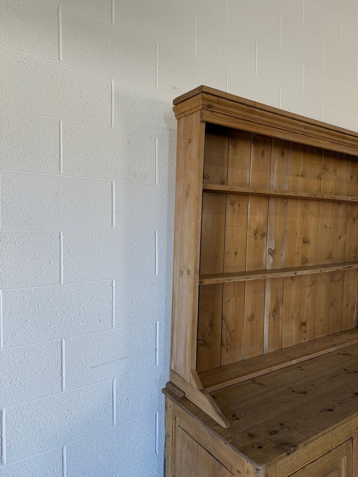 Early 19th‑Century and later English pine kitchen dresser - House on Horizon