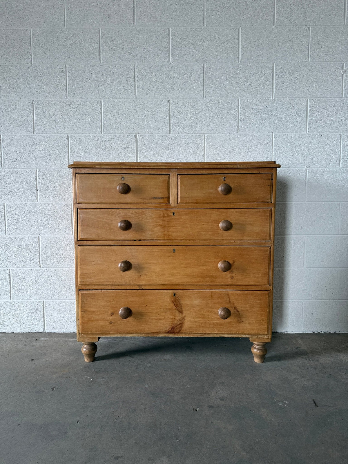 English antique pine chest of drawers - House on Horizon