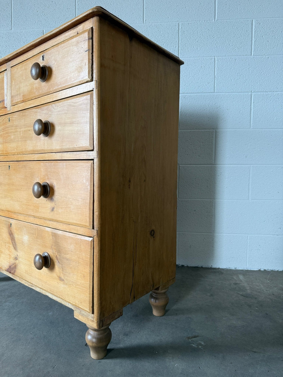 English antique pine chest of drawers - House on Horizon