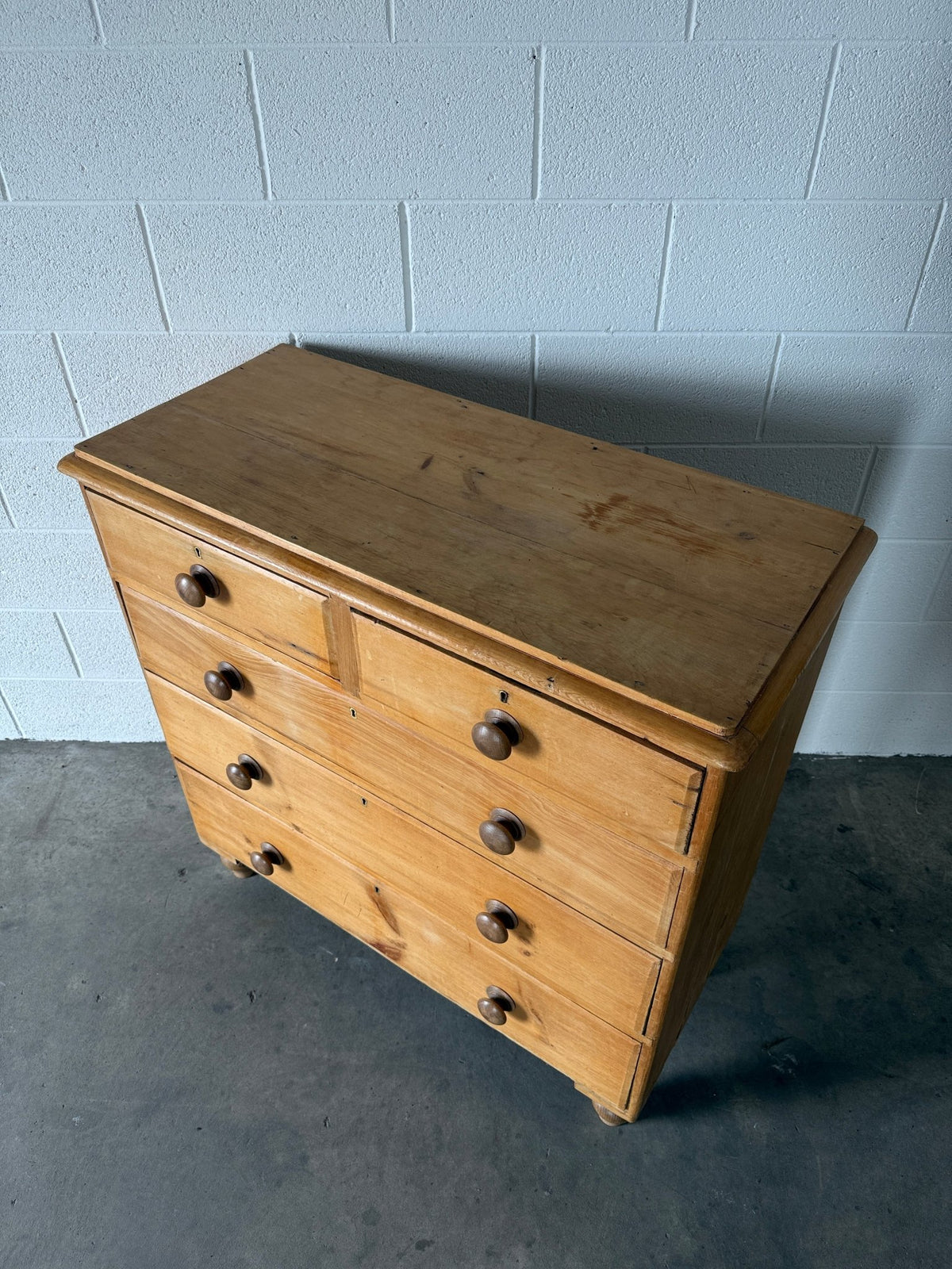 English antique pine chest of drawers - House on Horizon