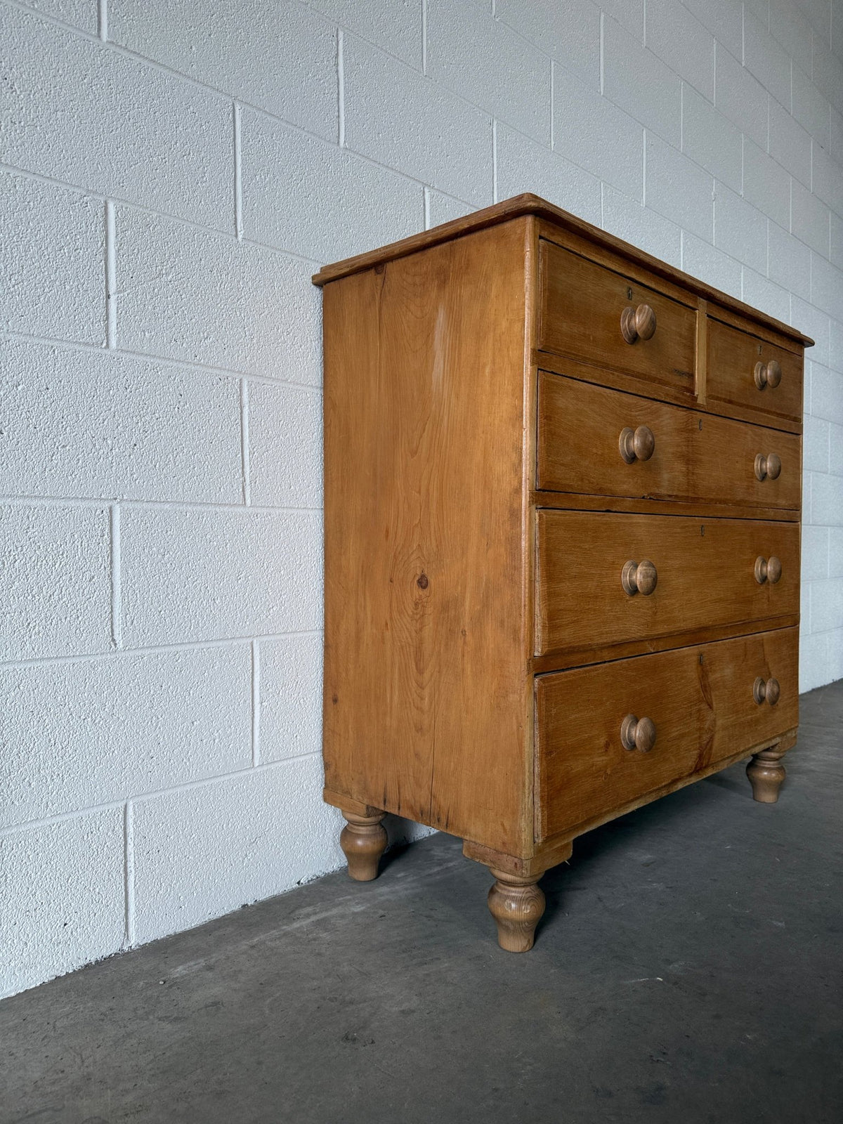 English antique pine chest of drawers - House on Horizon