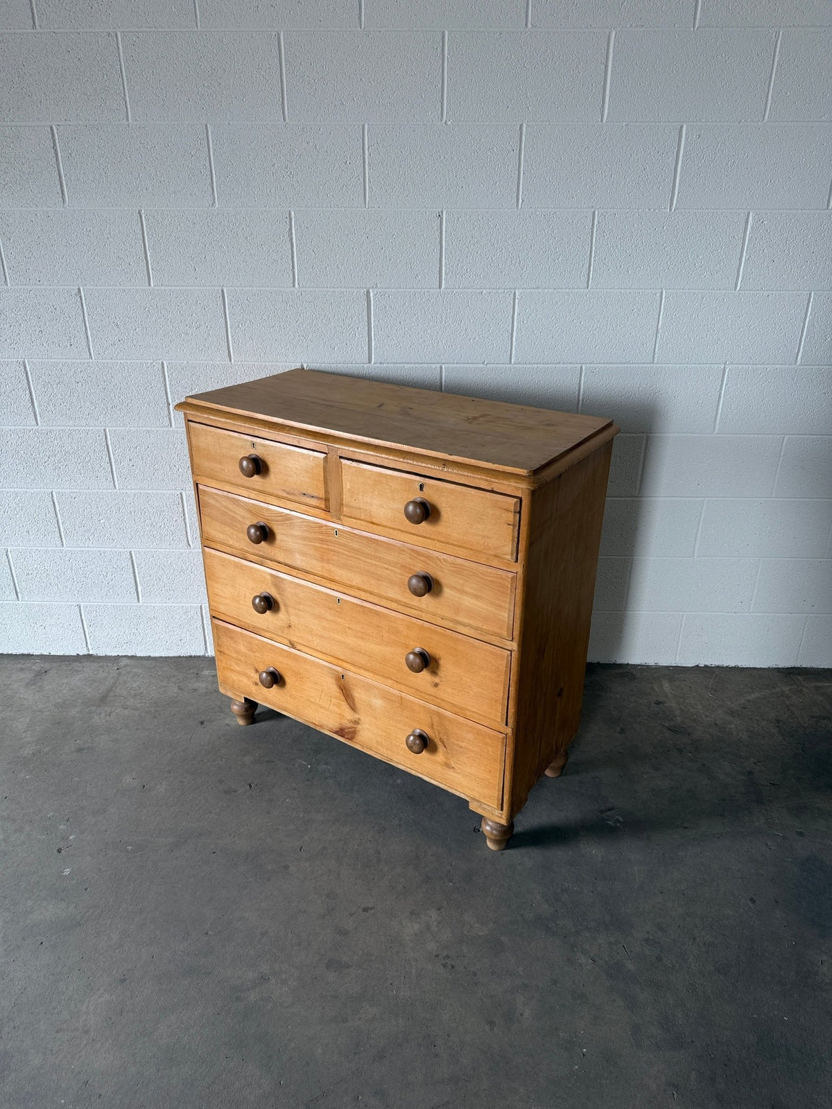 English antique pine chest of drawers - House on Horizon