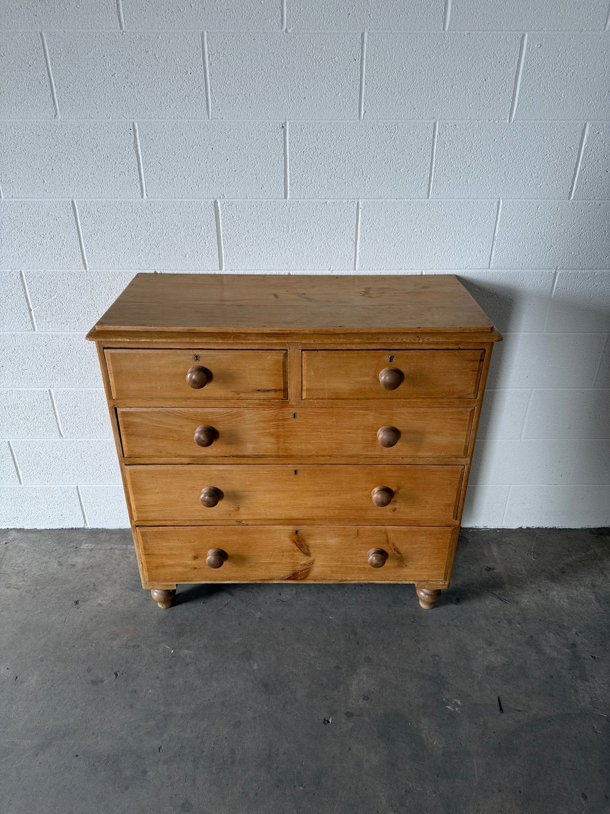 English antique pine chest of drawers - House on Horizon