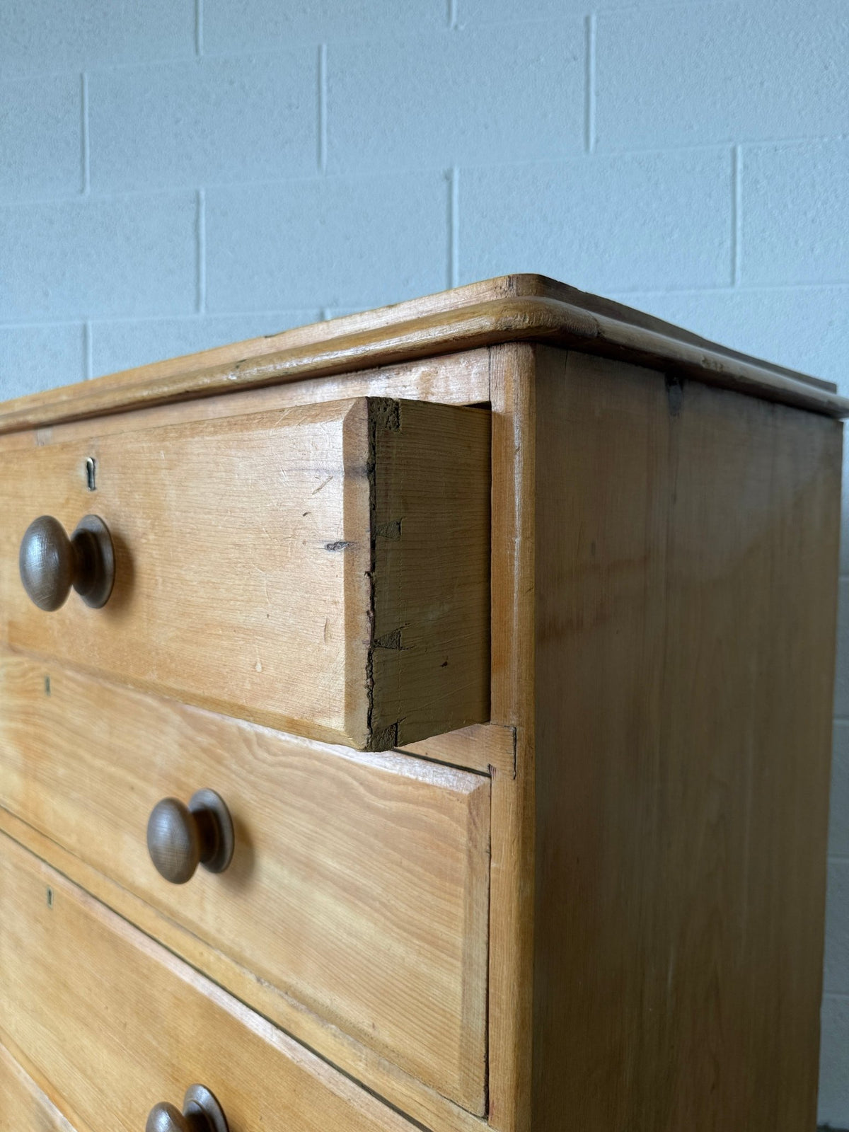 English antique pine chest of drawers - House on Horizon