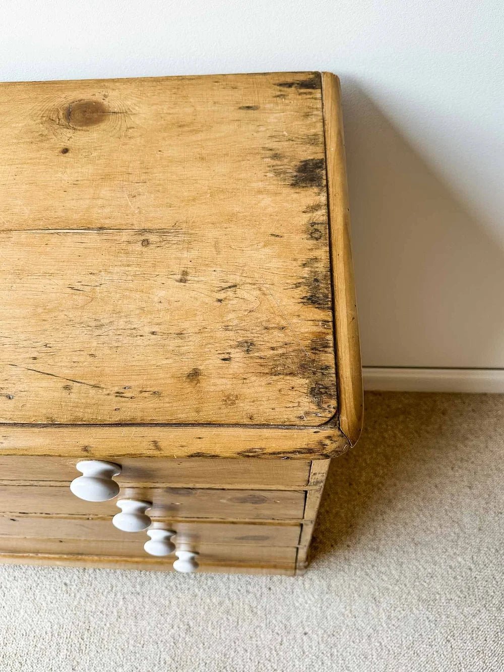 English antique victorian set of drawers - House on Horizon
