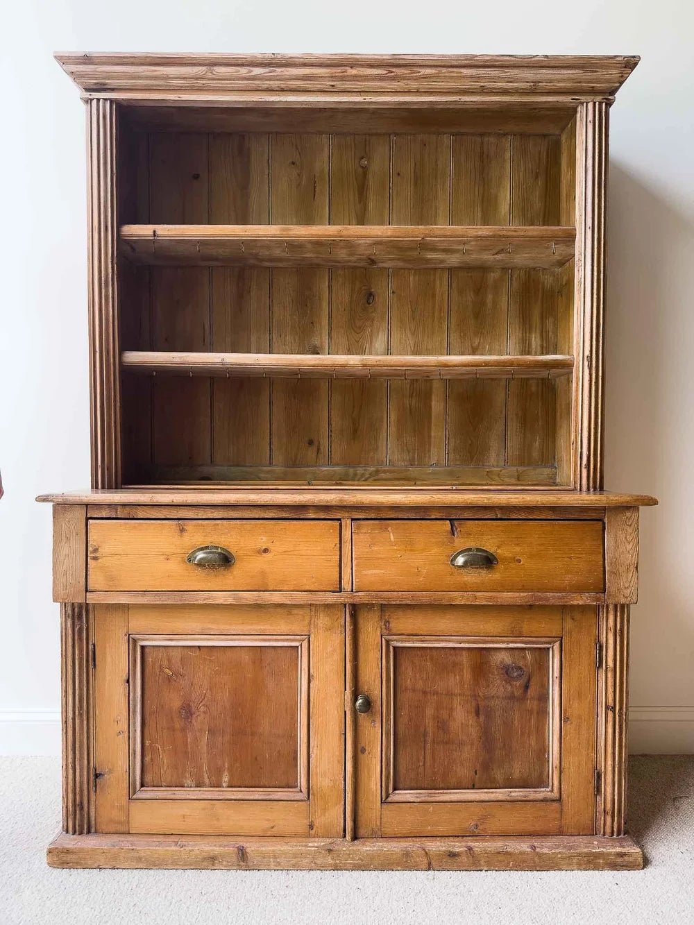 English kitchen dresser - House on Horizon