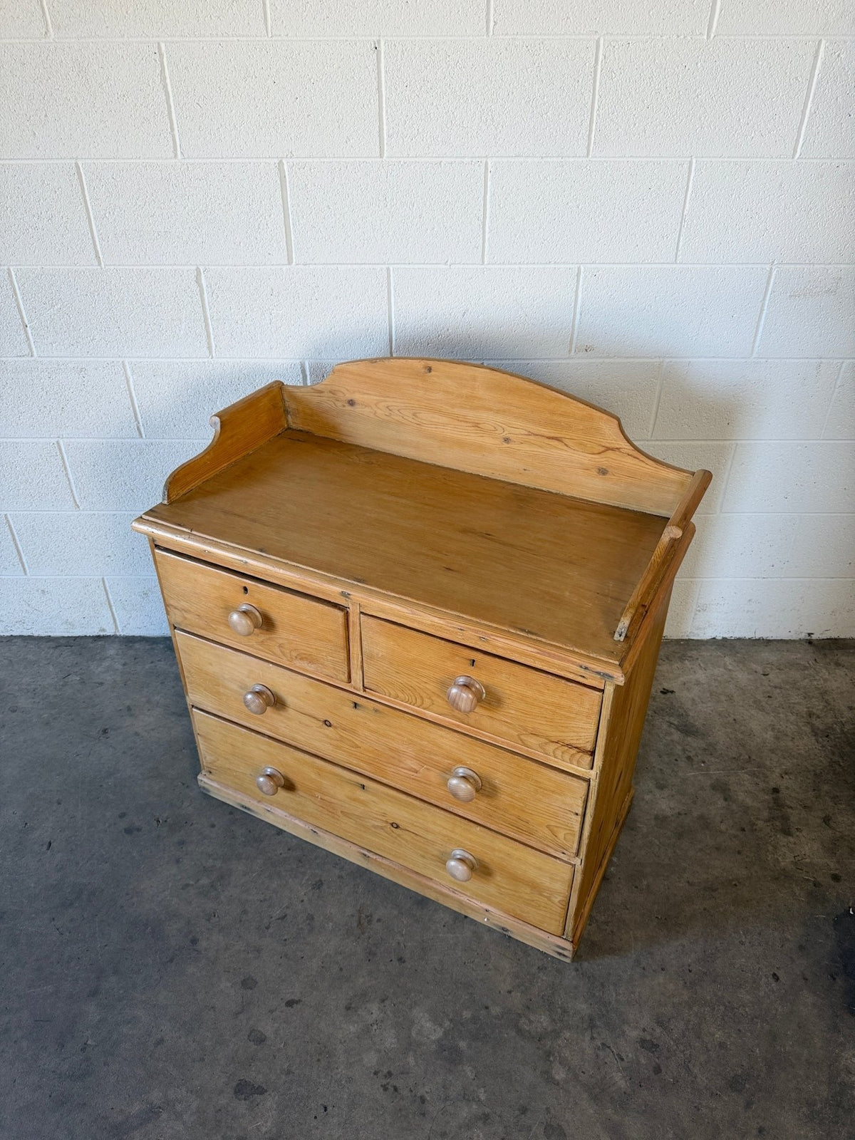 English pine dresser with gallery back - House on Horizon