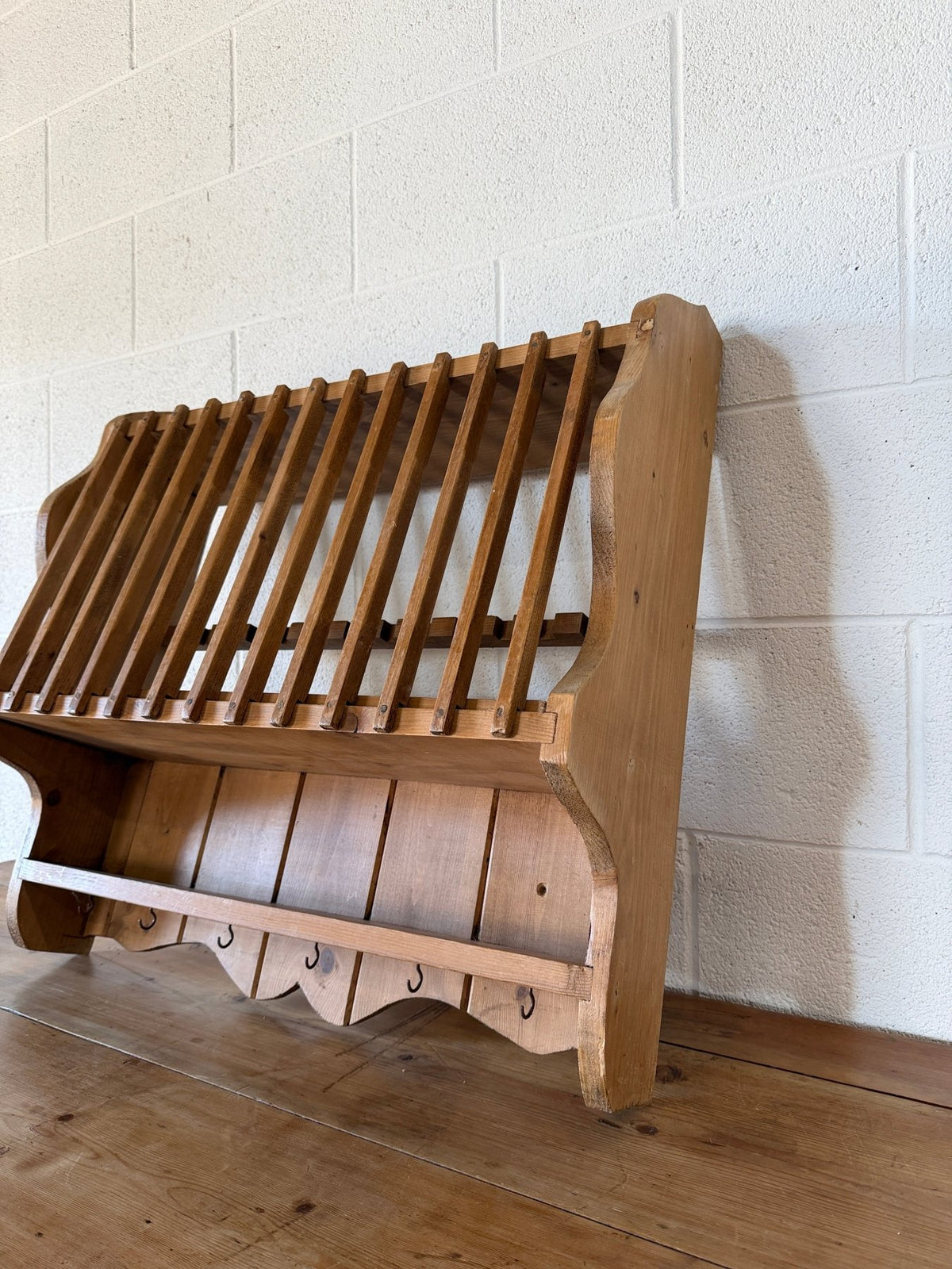 English pine plate rack with hooks - House on Horizon