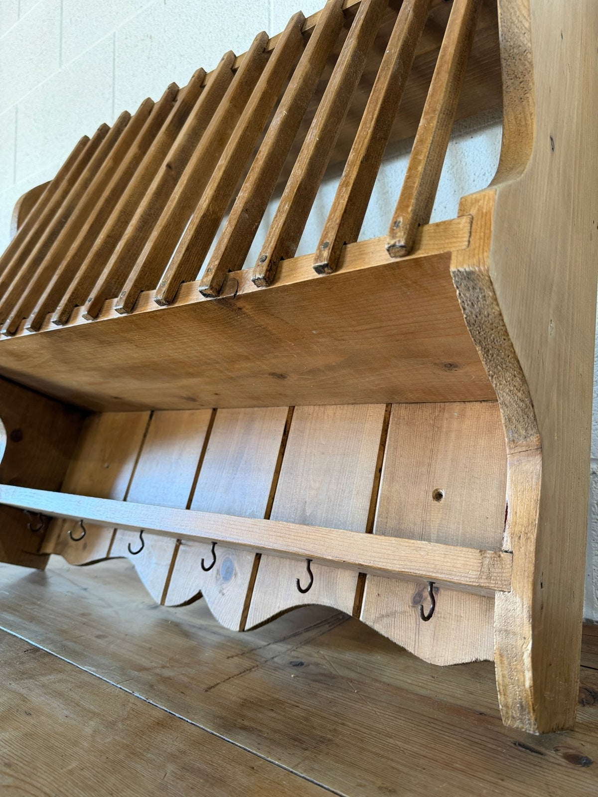 English pine plate rack with hooks - House on Horizon