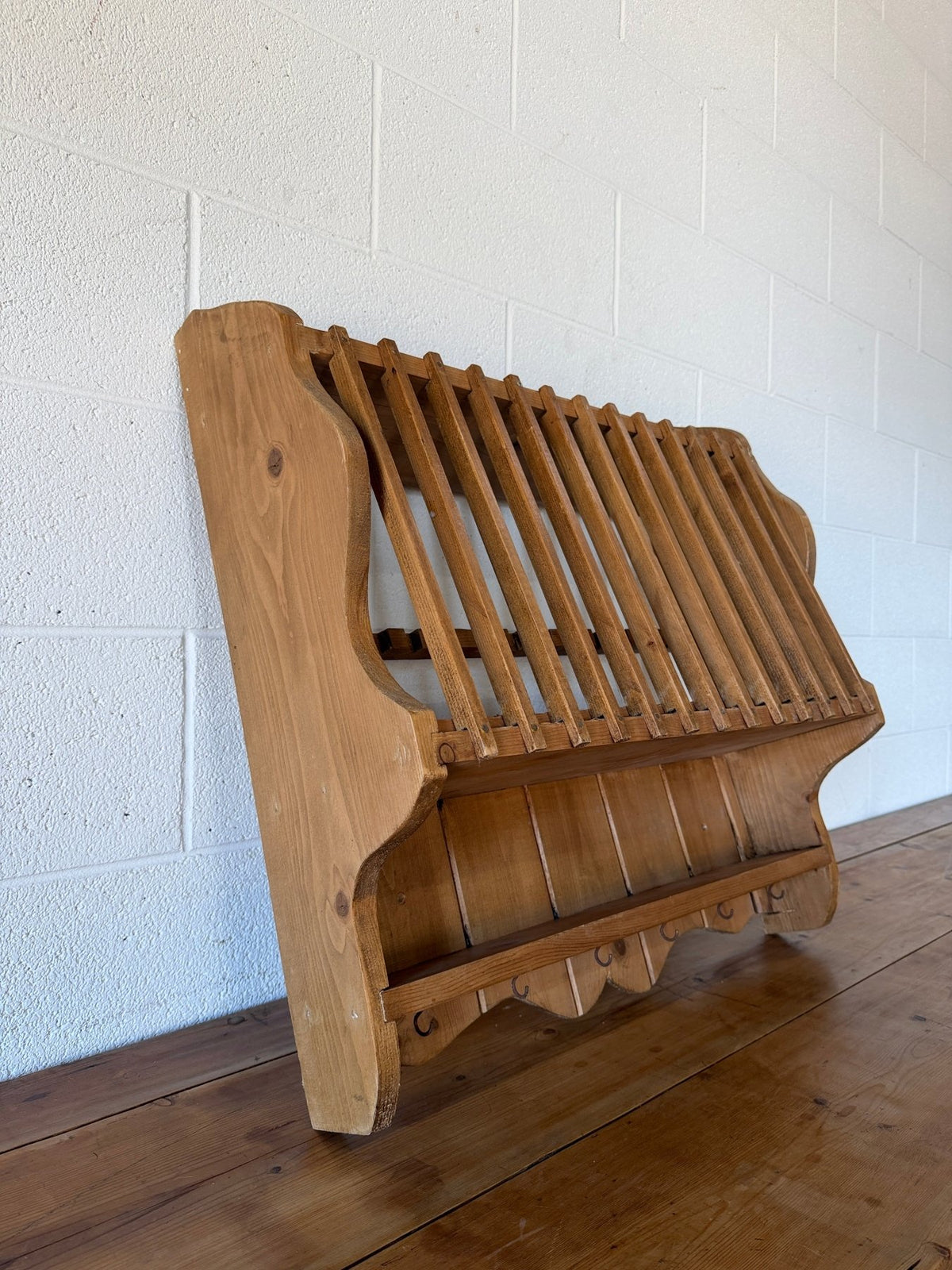 English pine plate rack with hooks - House on Horizon