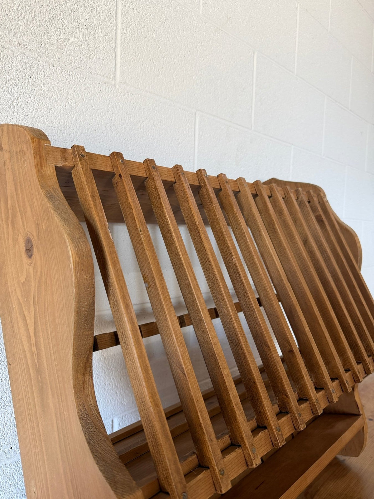 English pine plate rack with hooks - House on Horizon