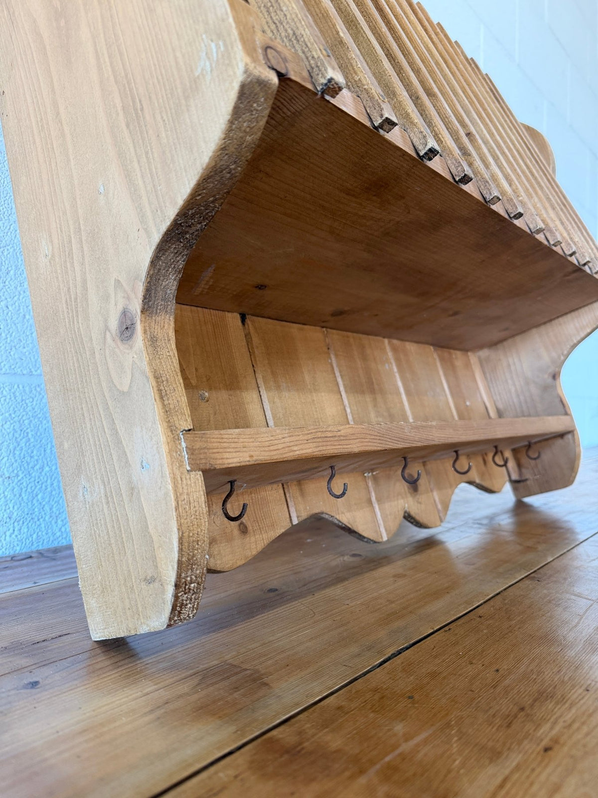 English pine plate rack with hooks - House on Horizon