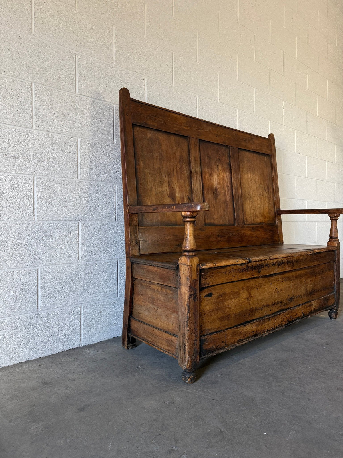 English pine settle with storage in the bench seat - House on Horizon