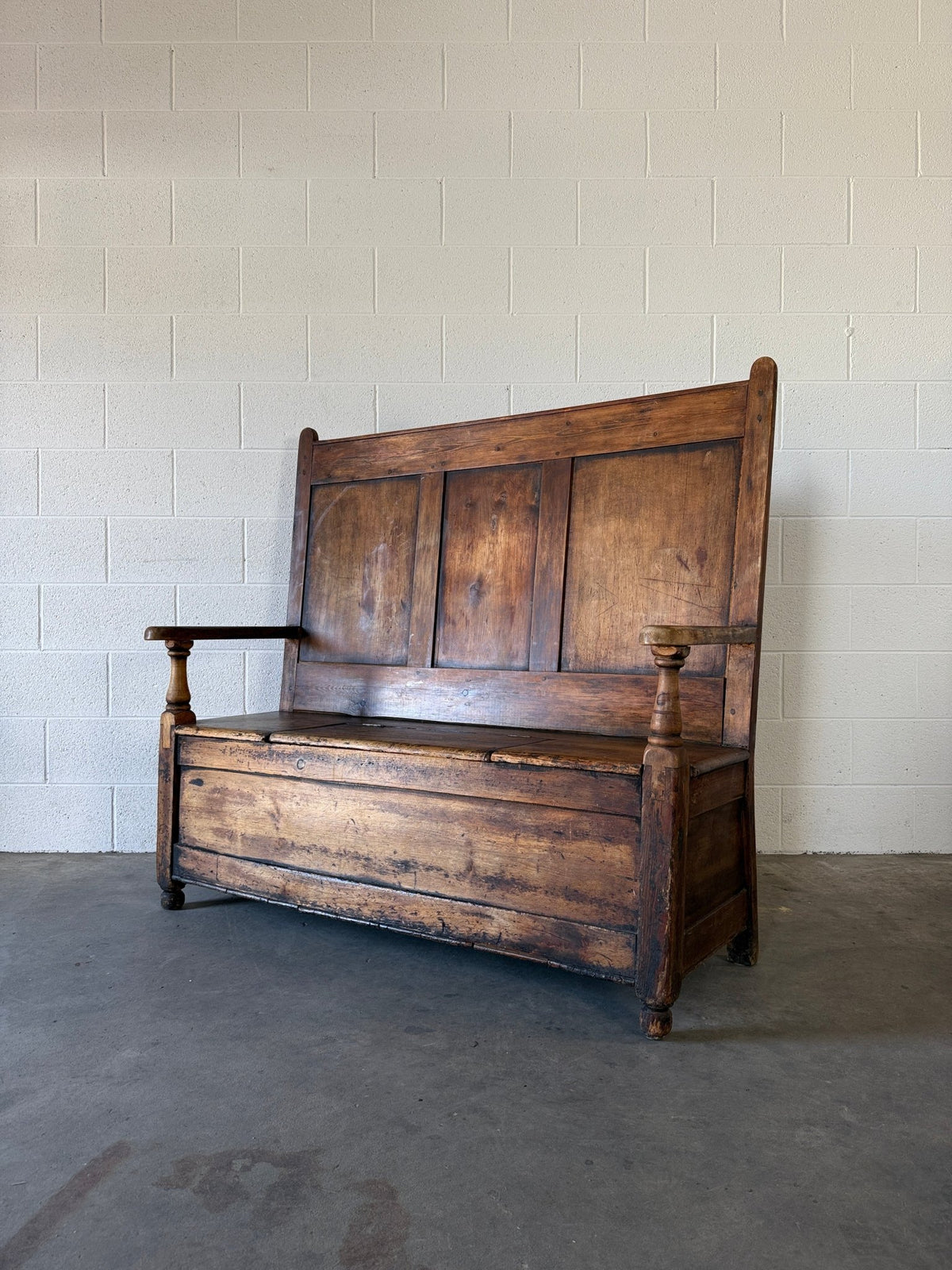 English pine settle with storage in the bench seat - House on Horizon