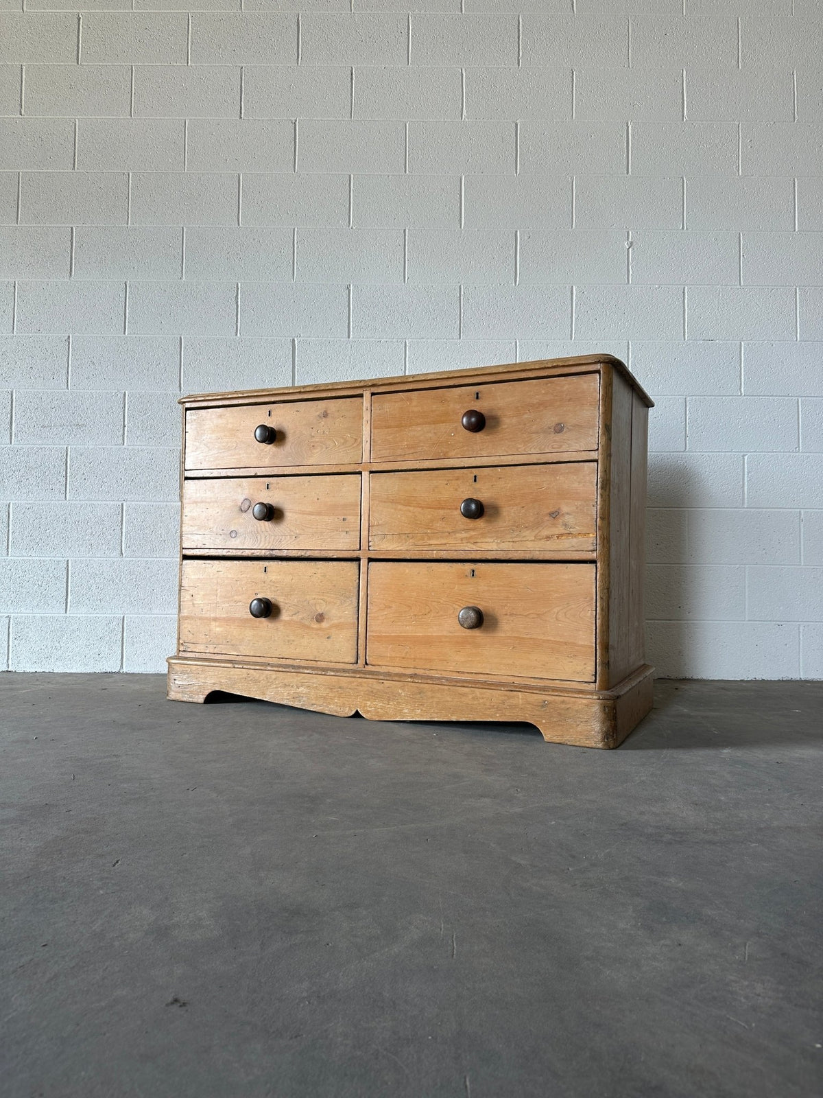 English pine six drawer dresser, circa 1860 - House on Horizon