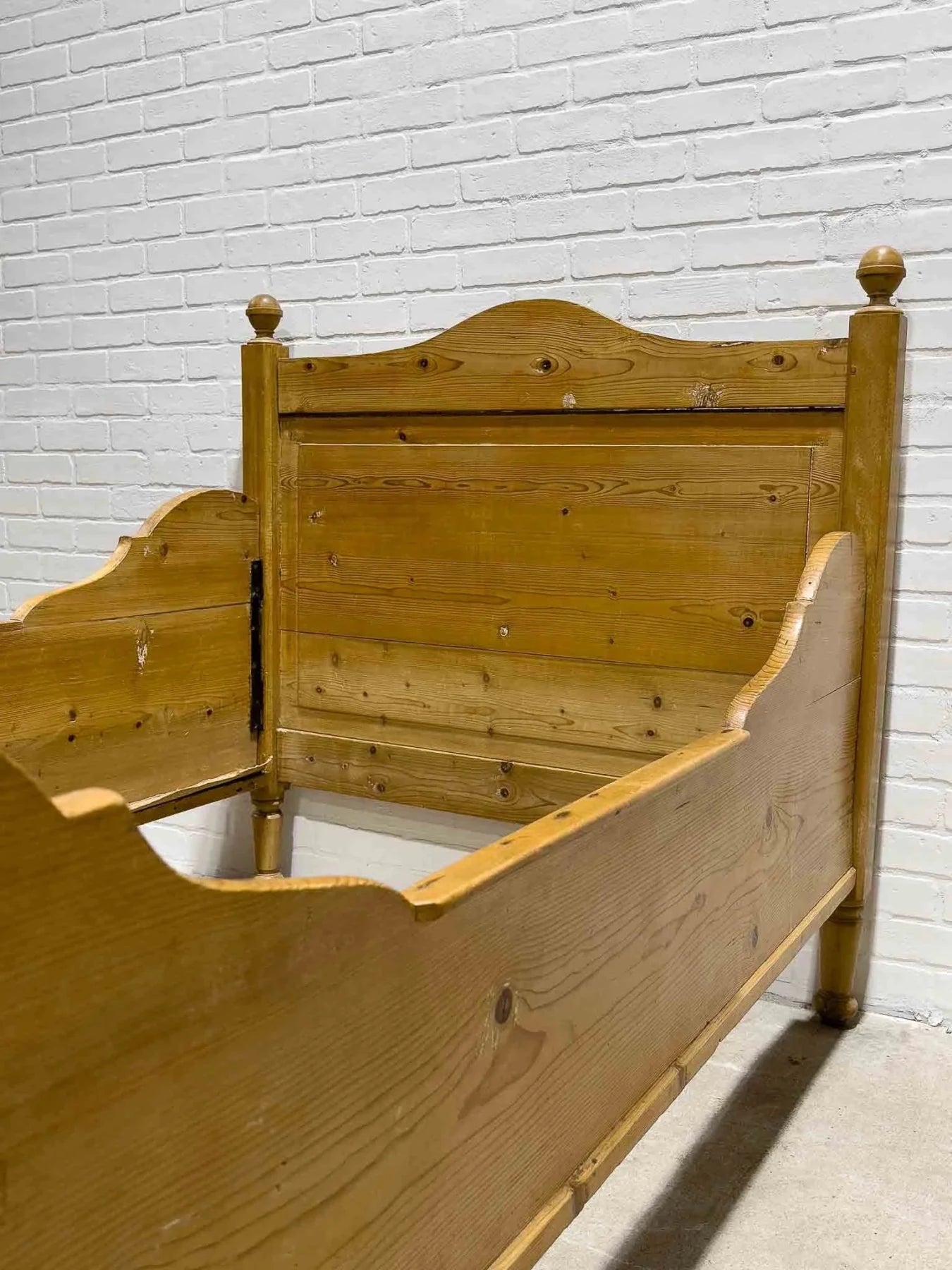 English pine sleigh bed - House on Horizon