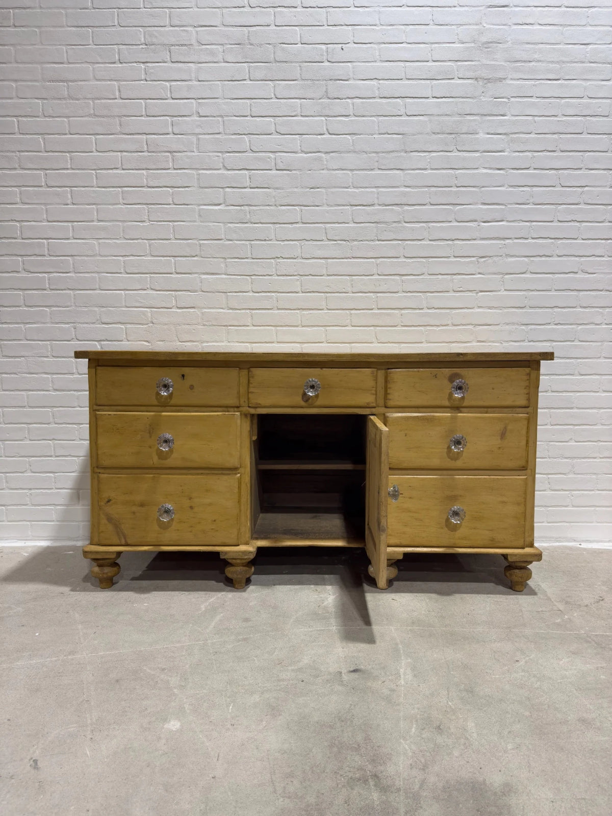 English sideboard with glass knobs - House on Horizon