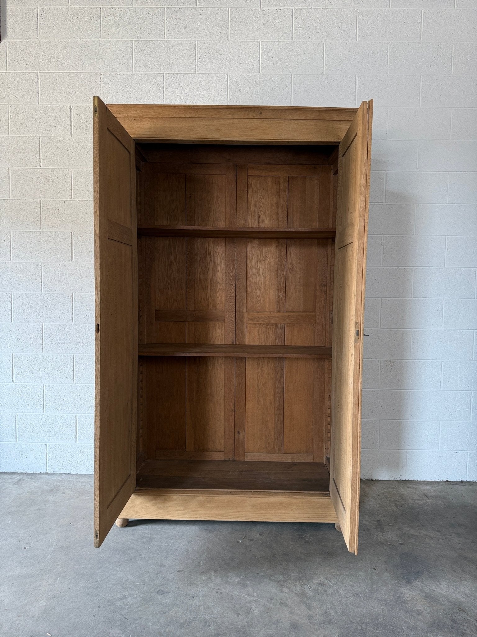 European Antique Light Oak Wardrobe - House on Horizon