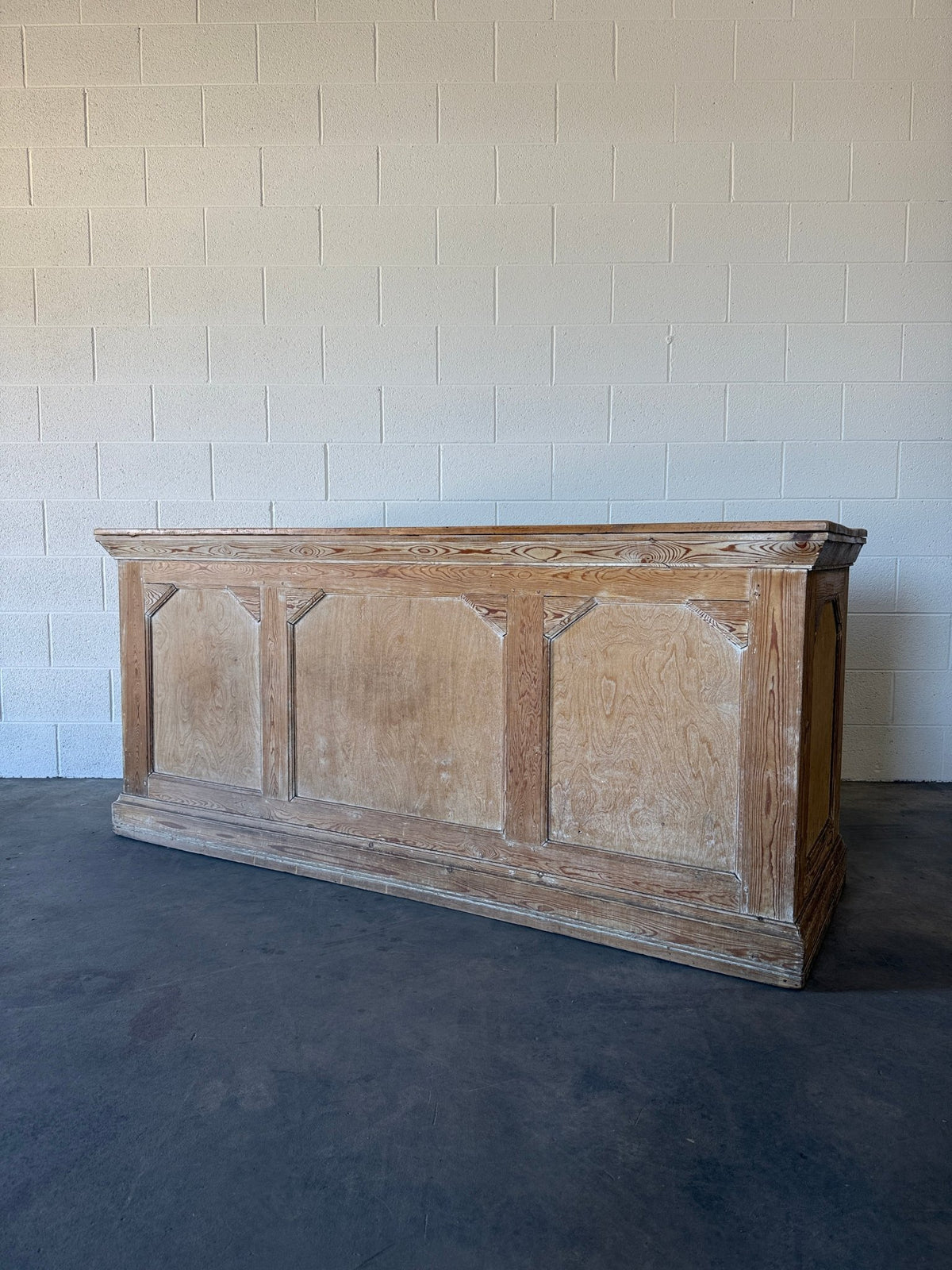 French antique counter - House on Horizon