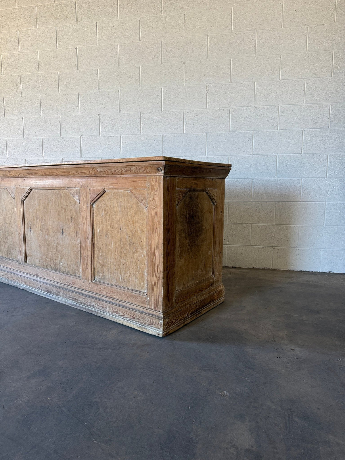 French antique counter - House on Horizon