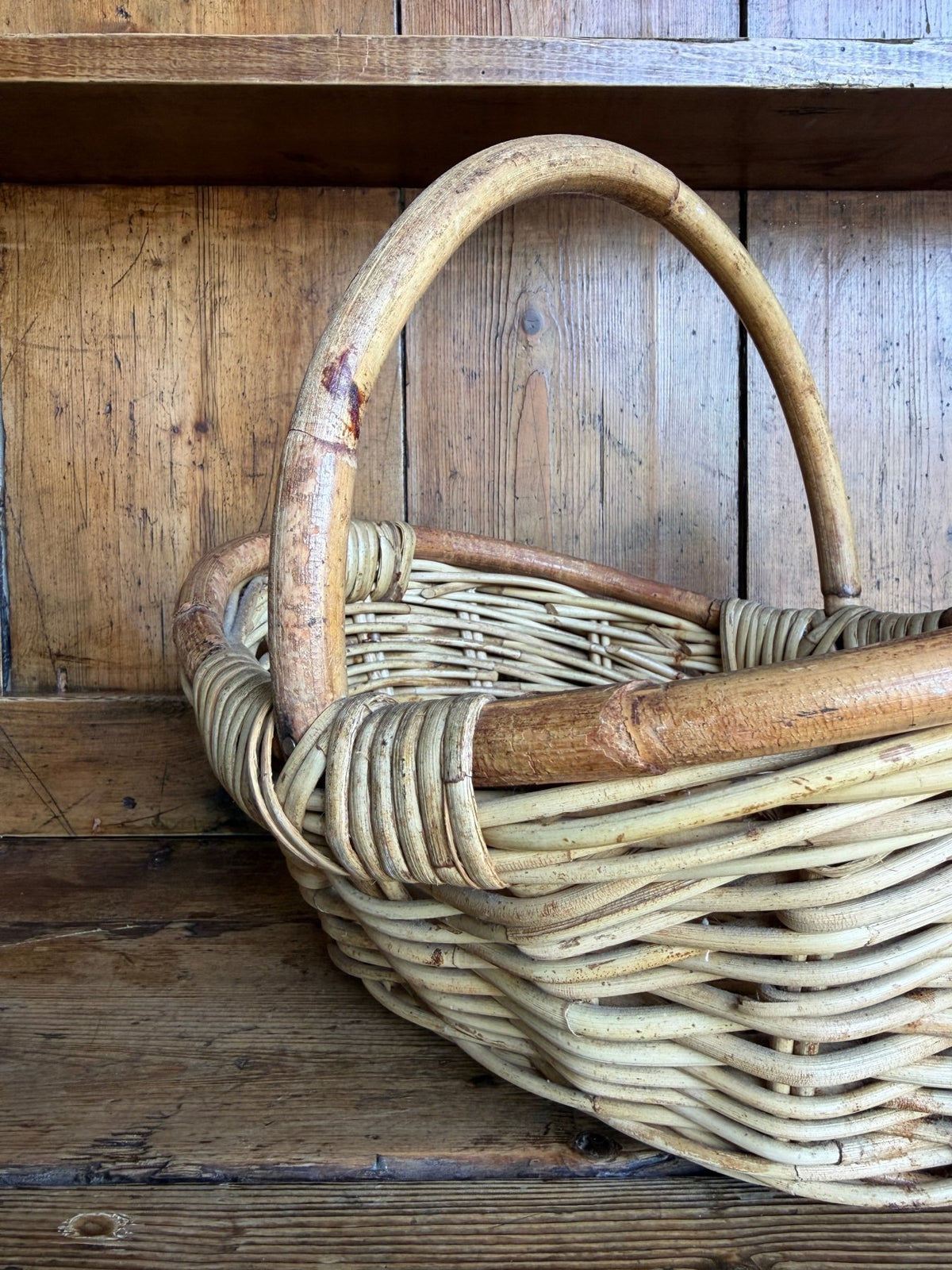 French basket with handle - House on Horizon