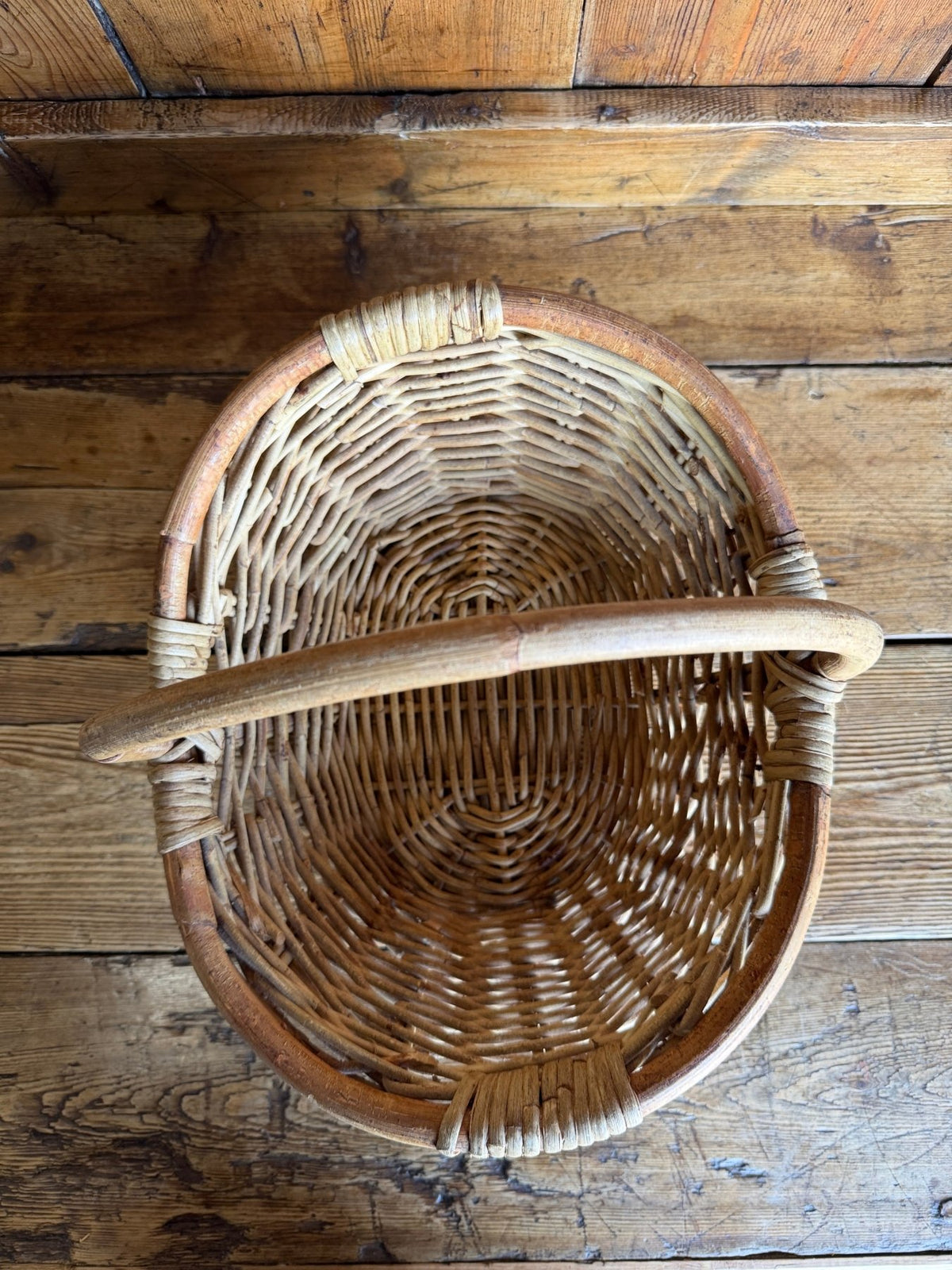 French basket with handle - House on Horizon