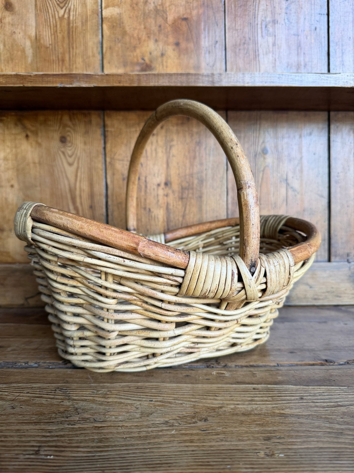 French basket with handle - House on Horizon