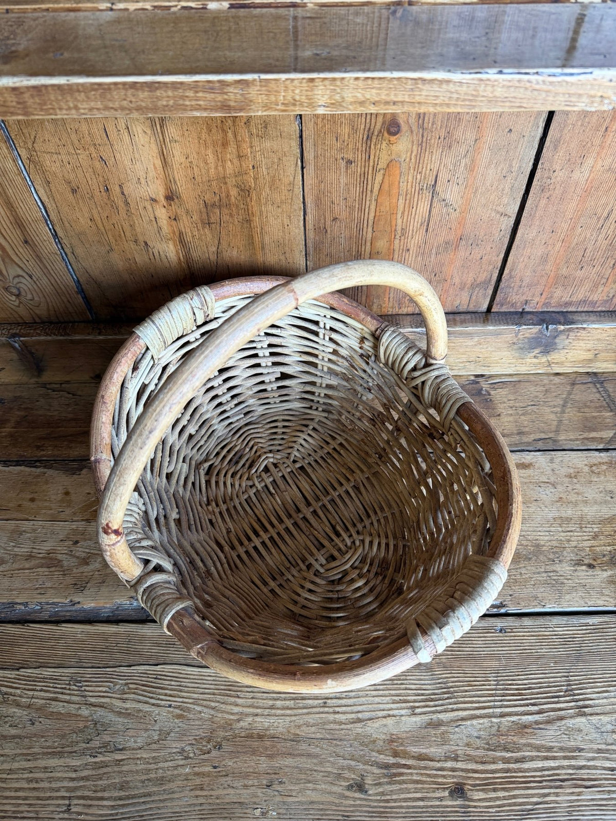 French basket with handle - House on Horizon