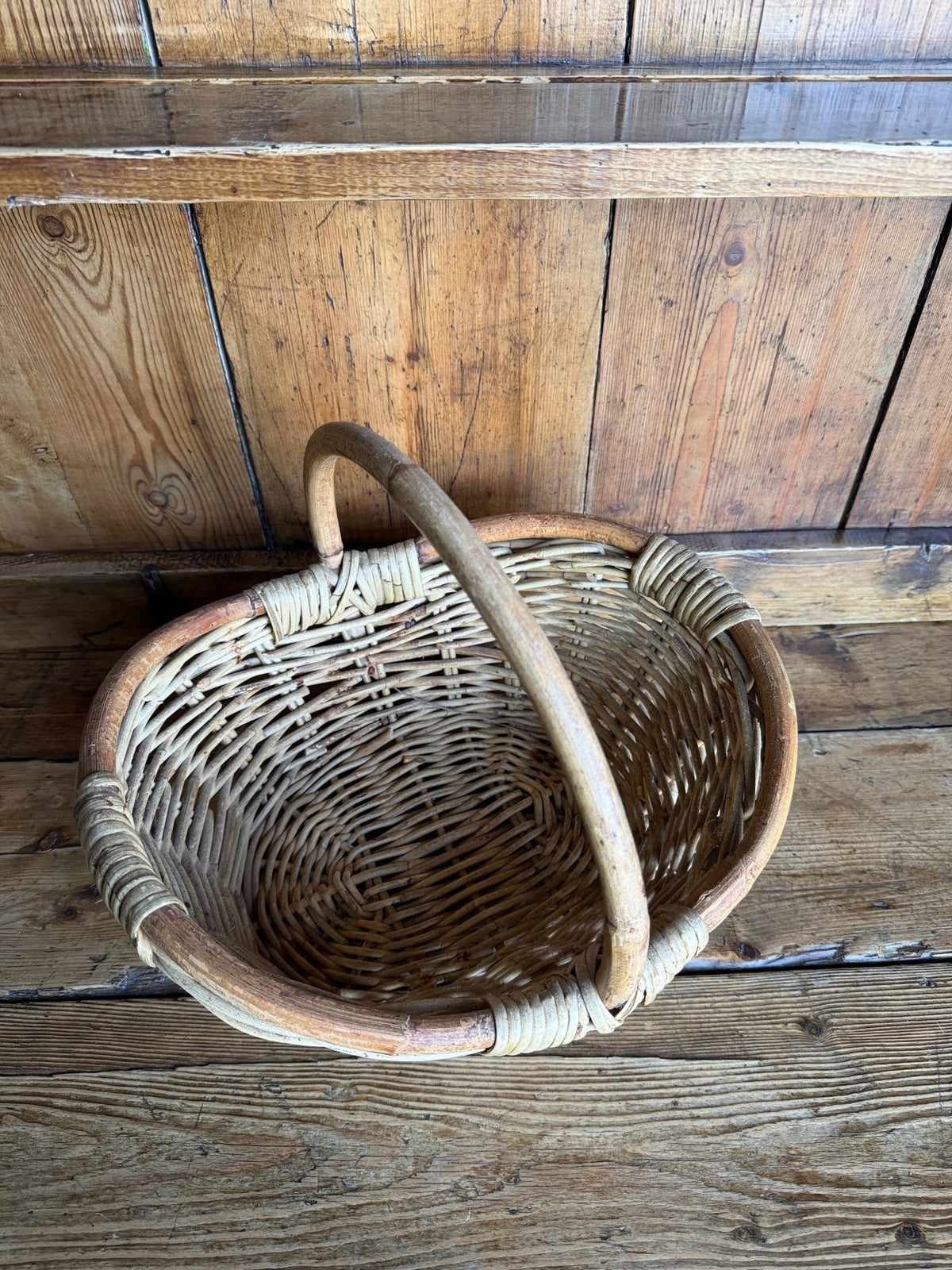 French basket with handle - House on Horizon