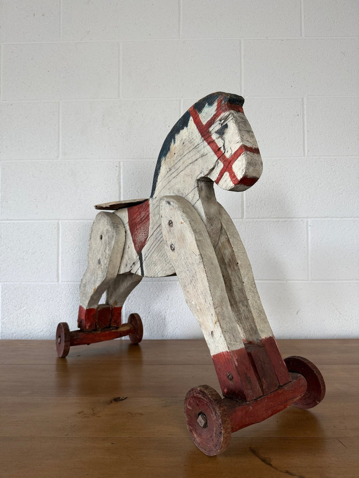 French horse on wheels - House on Horizon
