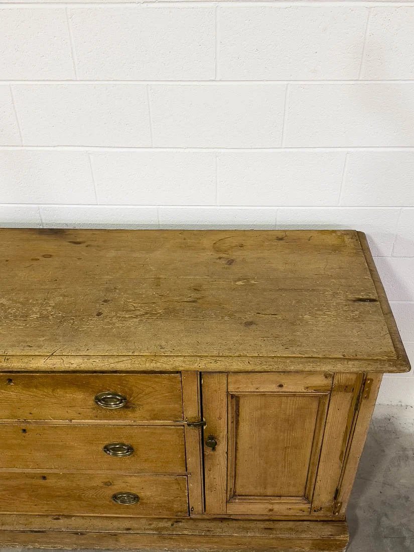 Georgian pine sideboard - House on Horizon