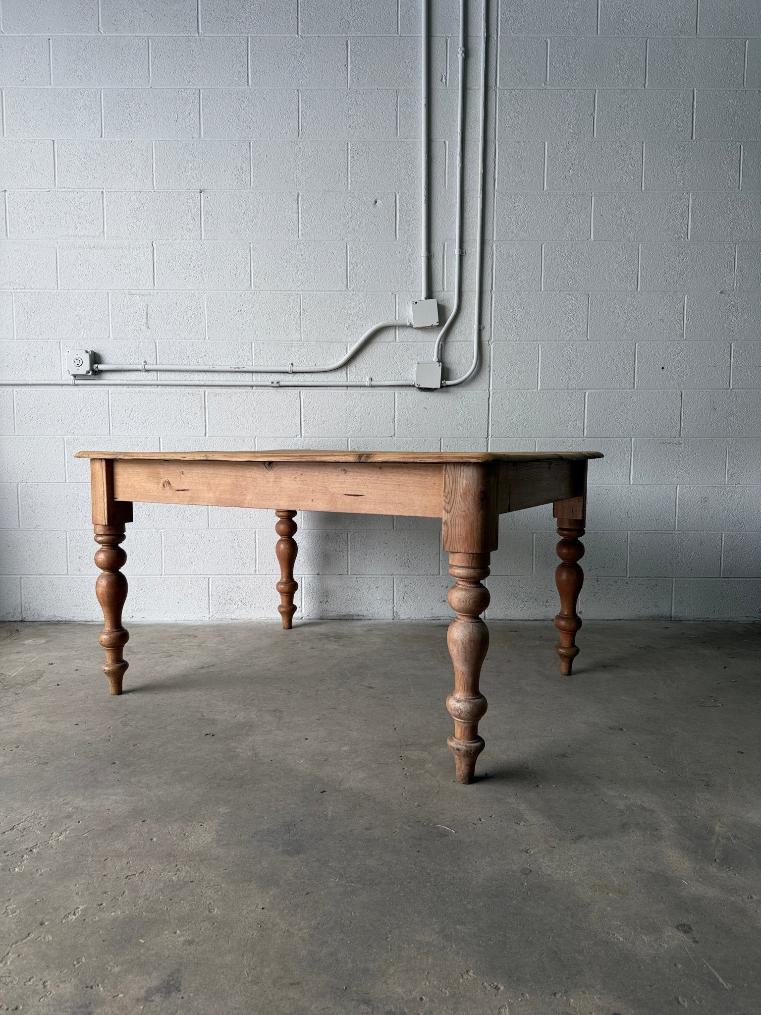 Turned leg antique table ろくろ脚 Gorgeous antique turned leg dining table