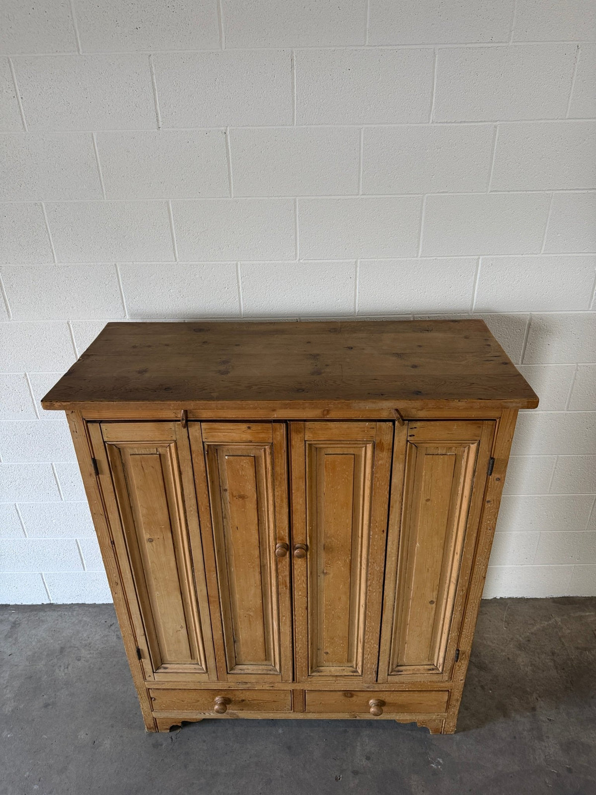 Gorgeous folding door cupboard - House on Horizon