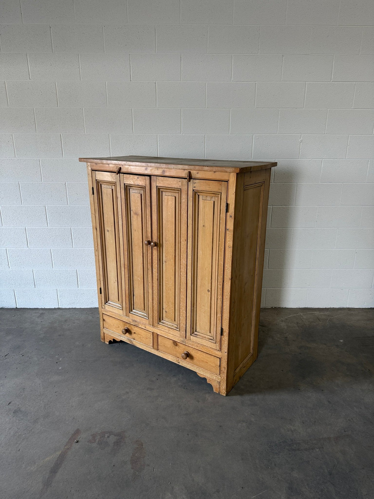 Gorgeous folding door cupboard - House on Horizon