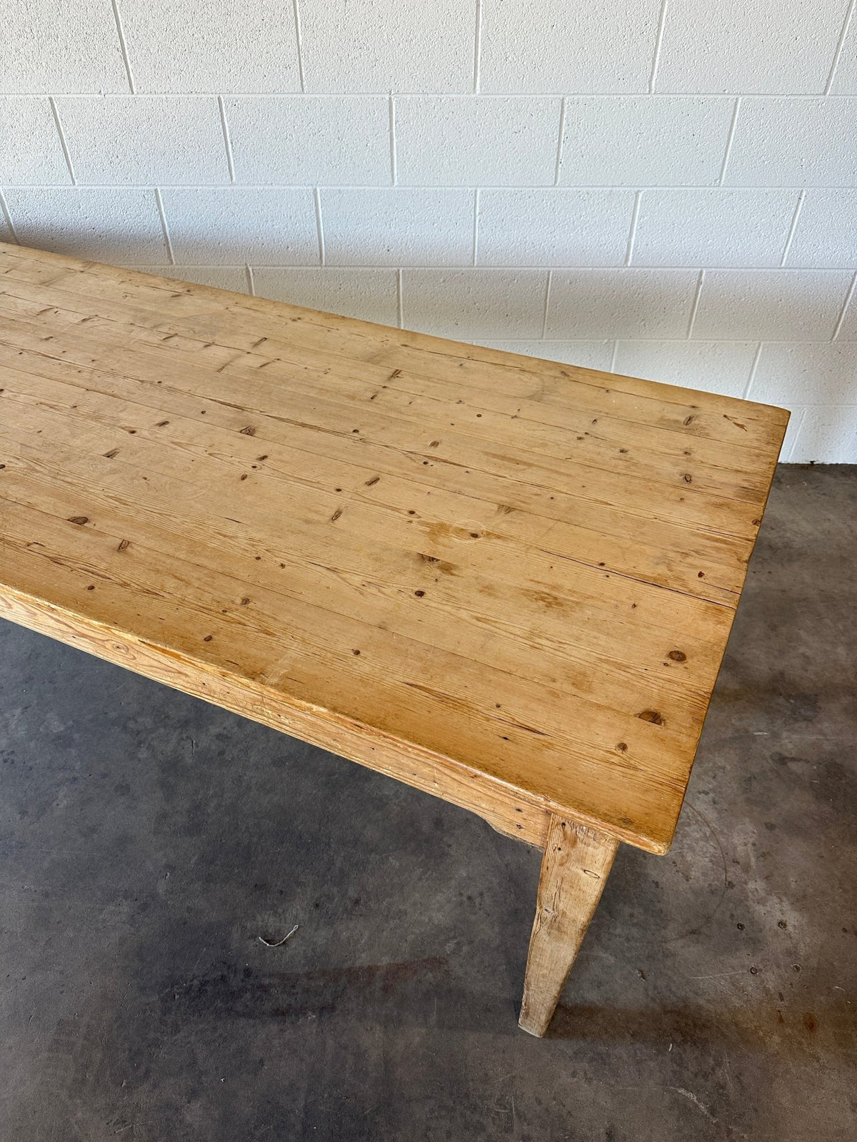 Gorgeous Victorian pine dining table, imported from England - House on Horizon