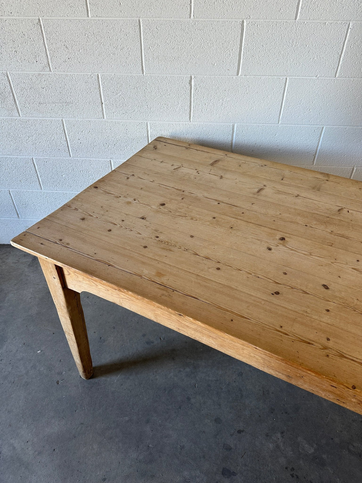 Gorgeous Victorian pine dining table, imported from England - House on Horizon