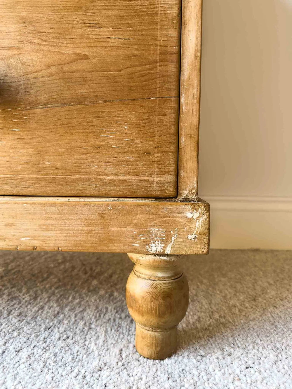 Victorian pine set of drawers
