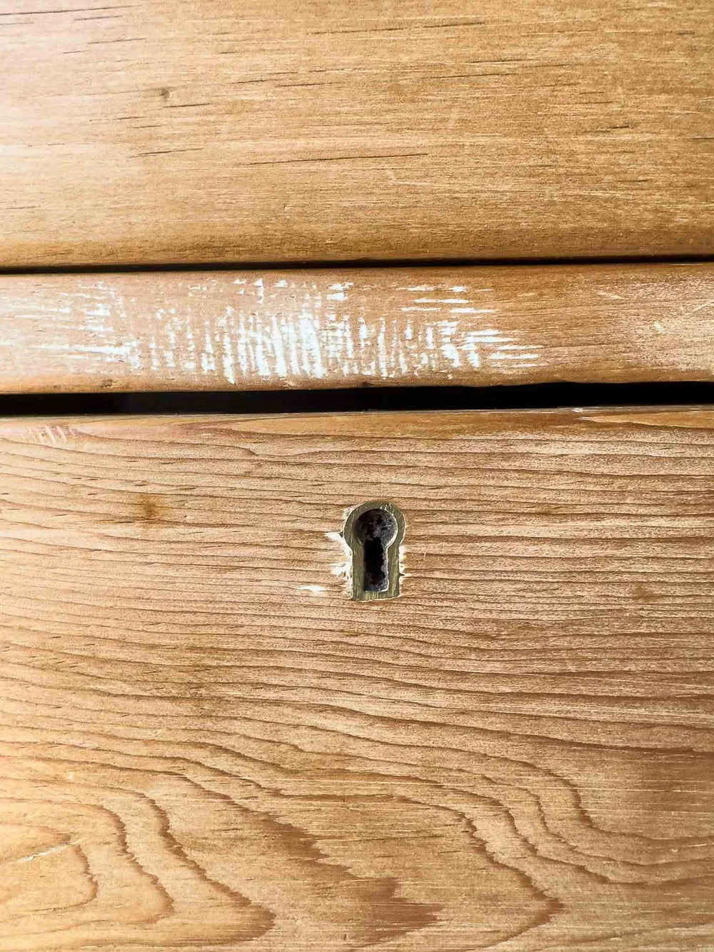 Victorian pine set of drawers