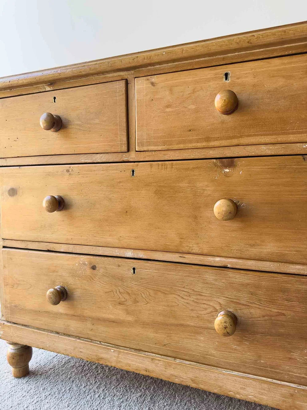 Victorian pine set of drawers