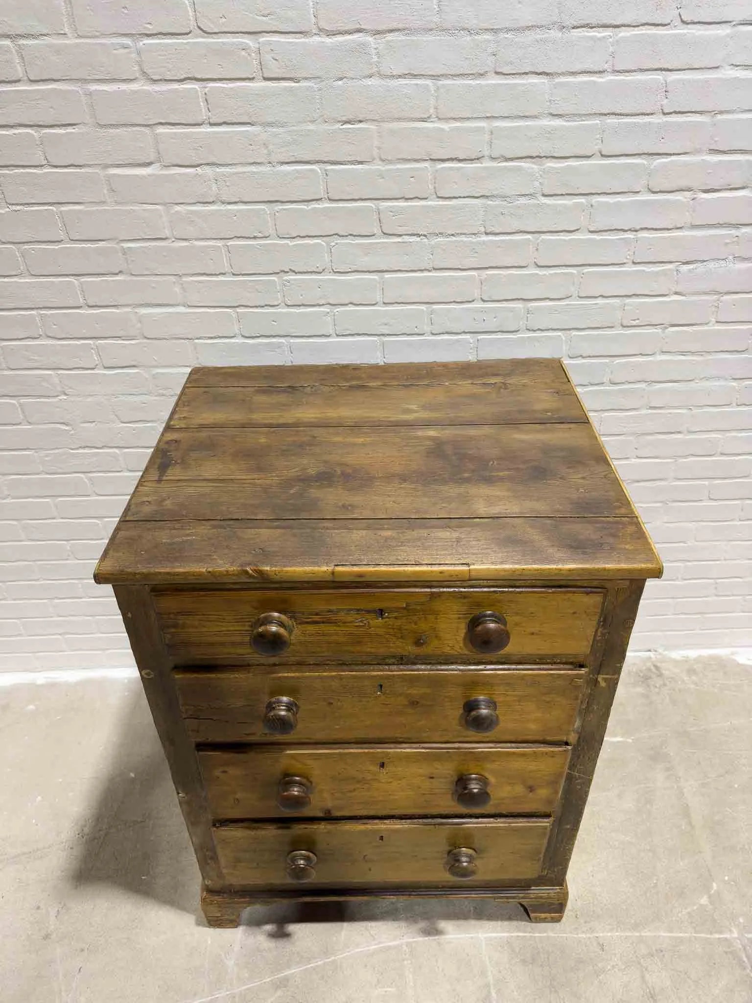 Georgian set of drawers