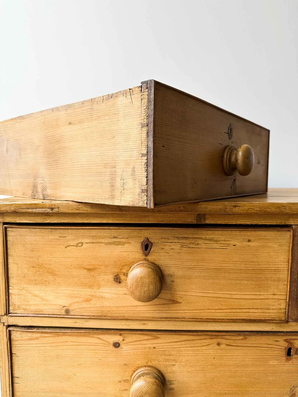 Small English victorian set of drawers