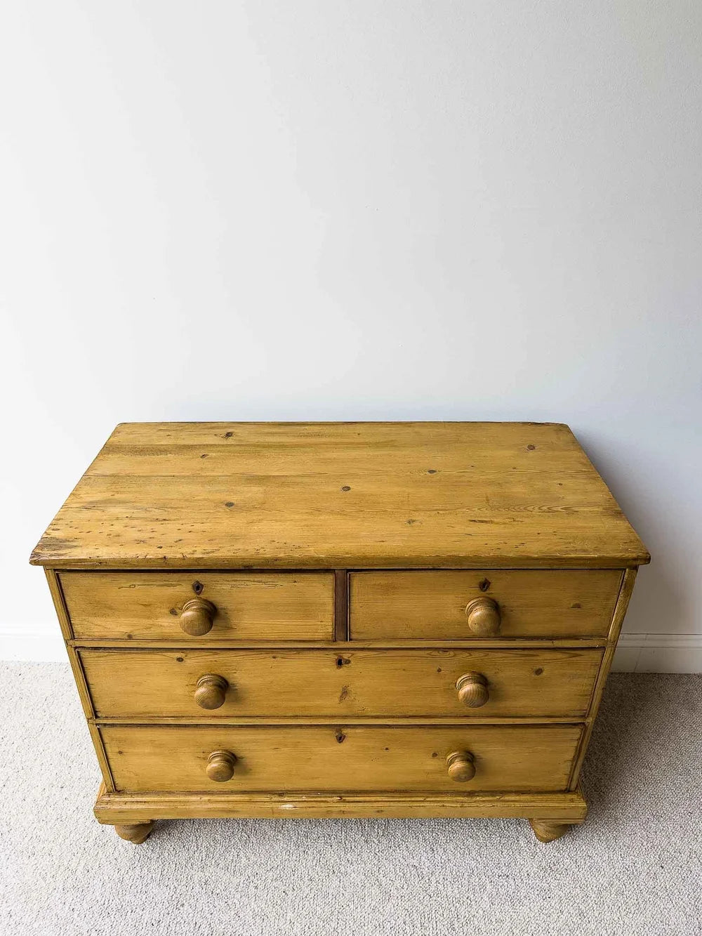 Small English victorian set of drawers