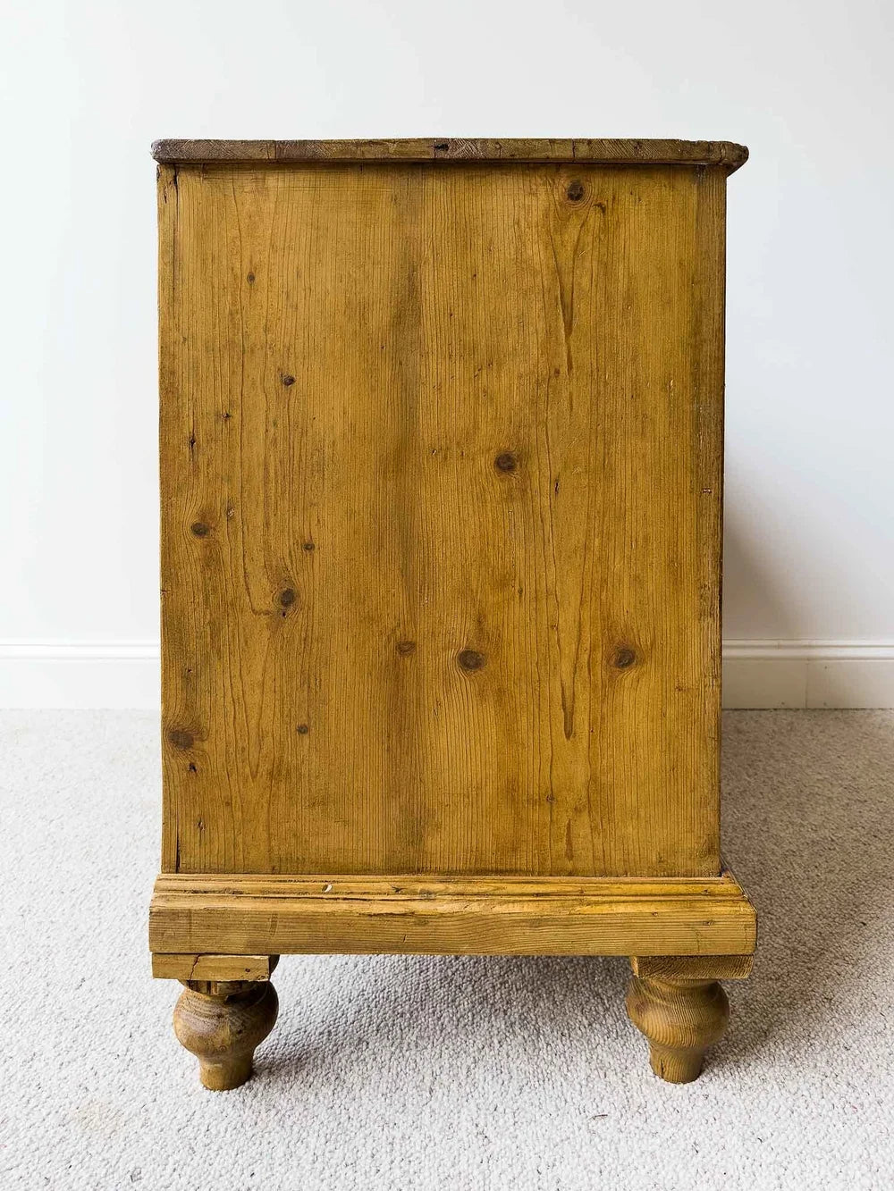 Small English victorian set of drawers
