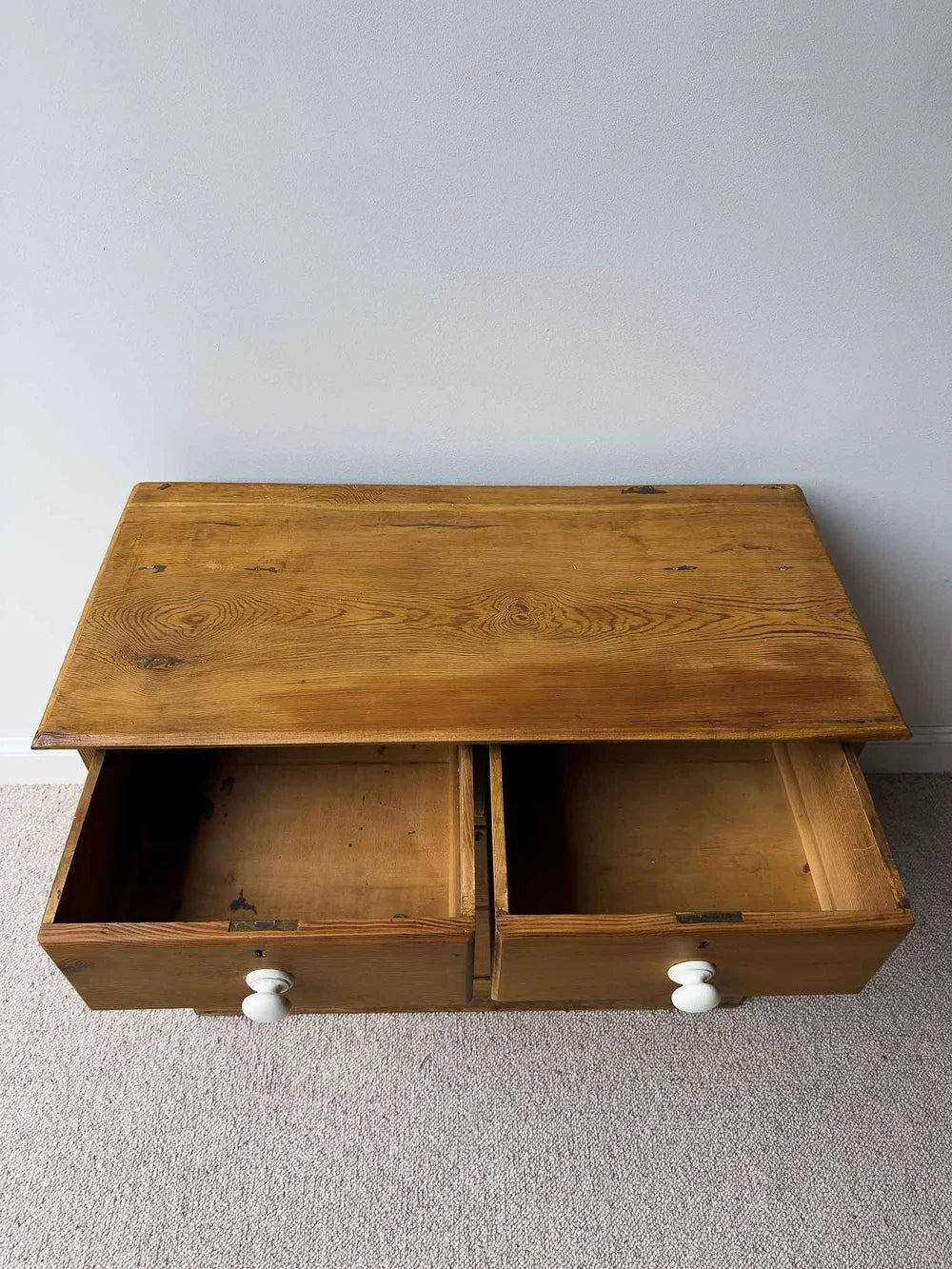 Small English antique set of drawers